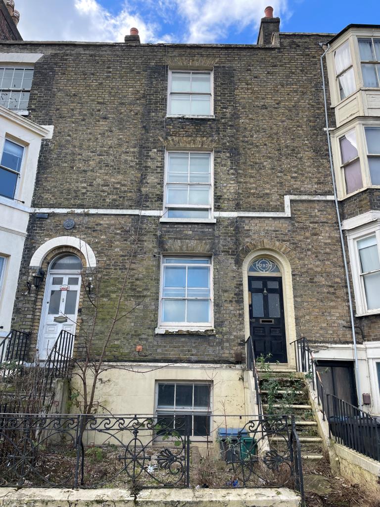 Lot: 52 - VACANT FOUR STOREY PROPERTY WITH POTENTIAL - Four storey period property